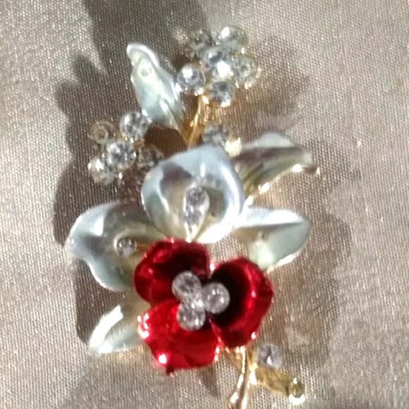 Jewelry - 🌹3/15 Floral Brooch